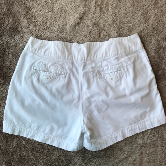Dress Barn white sailor 3” inseam shorts Sz 4 buttons - Picture 3 of 7
